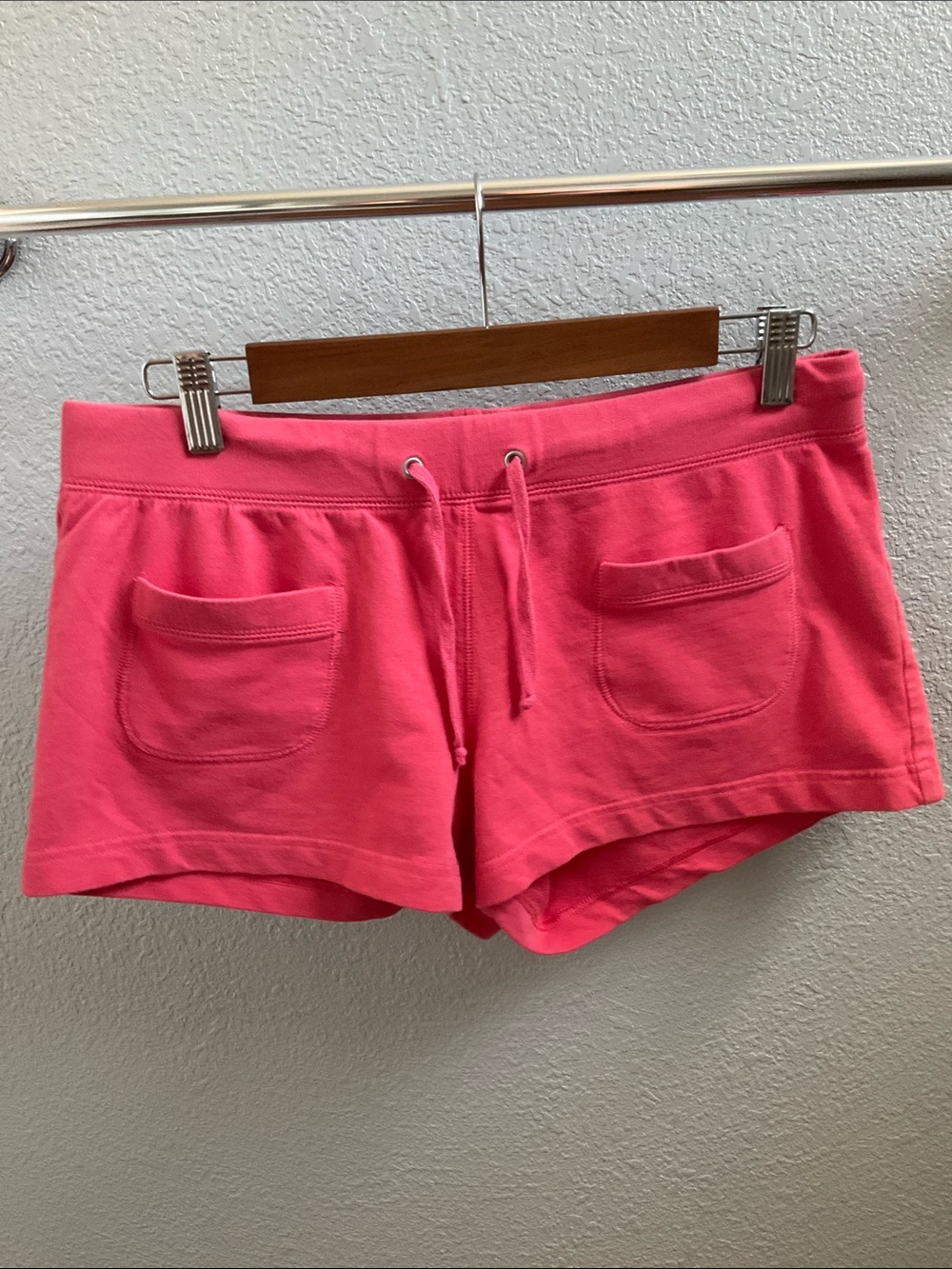 GAP Women's low rise sports pants.